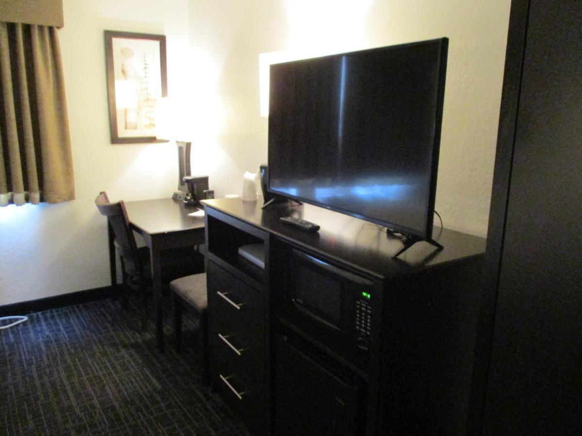 Americinn By Wyndham Hayward Esterno foto