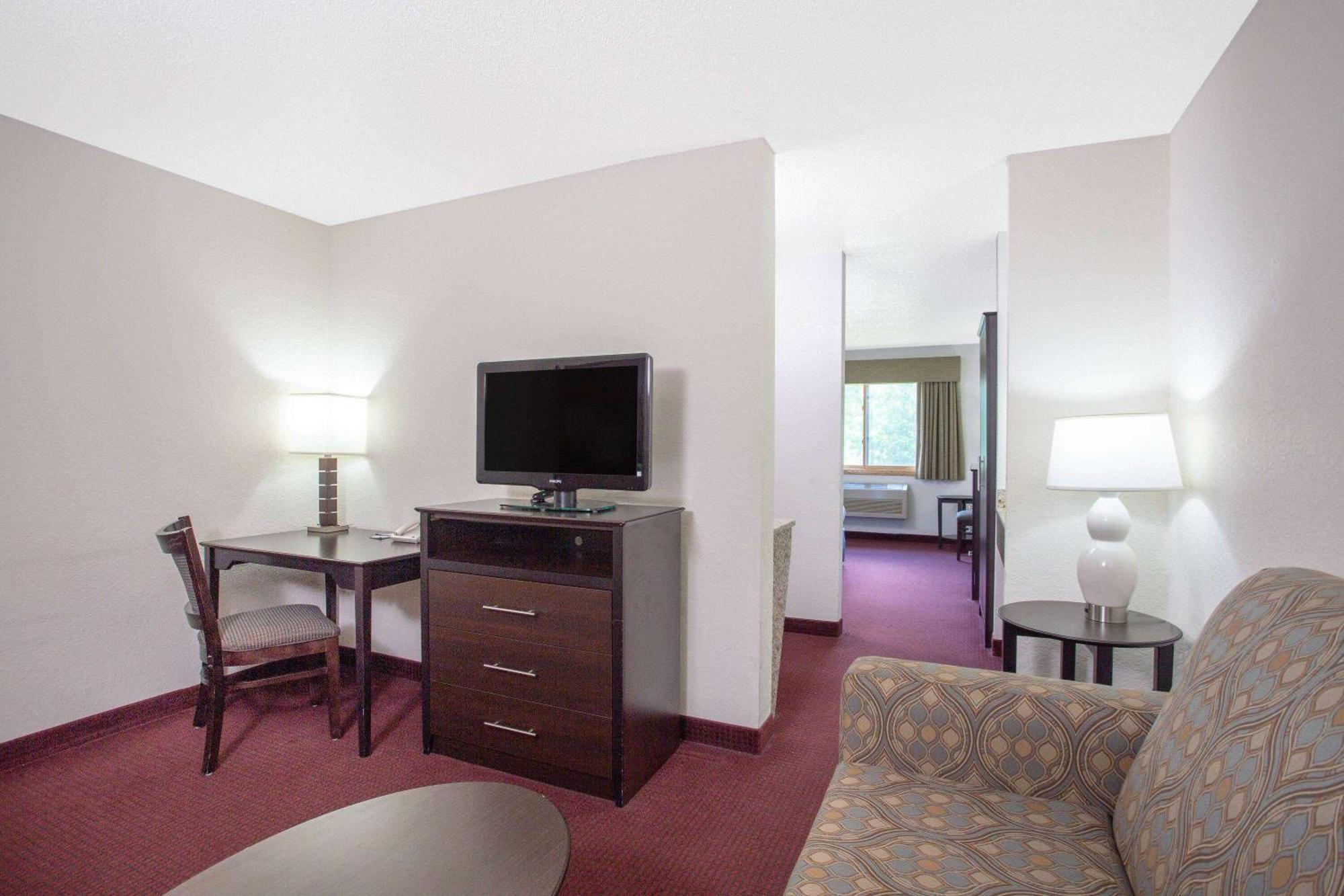 Americinn By Wyndham Hayward Esterno foto