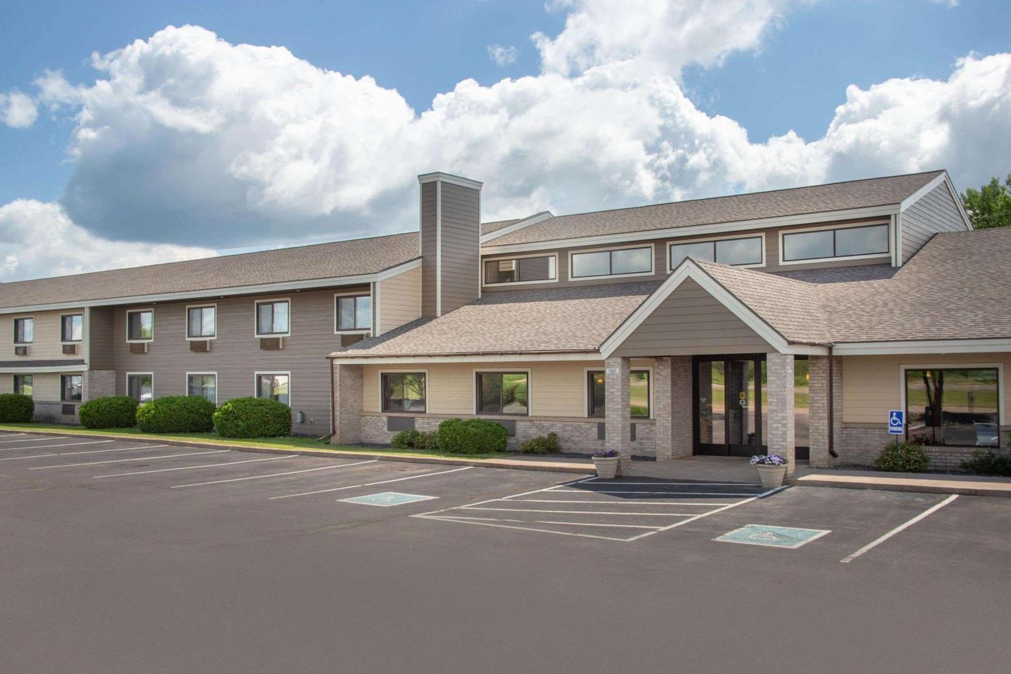 Americinn By Wyndham Hayward Esterno foto